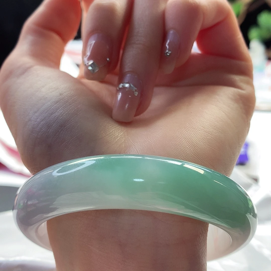 翡翠手镯未镶嵌天然翡翠59-60白底青宽版