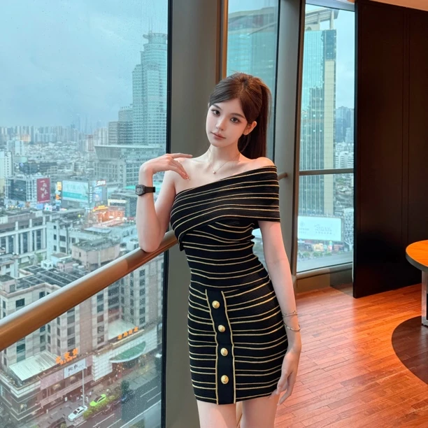 FAY【曼城旧事】夏季新款款高定女明星黑金单肩针织上衣半裙套装