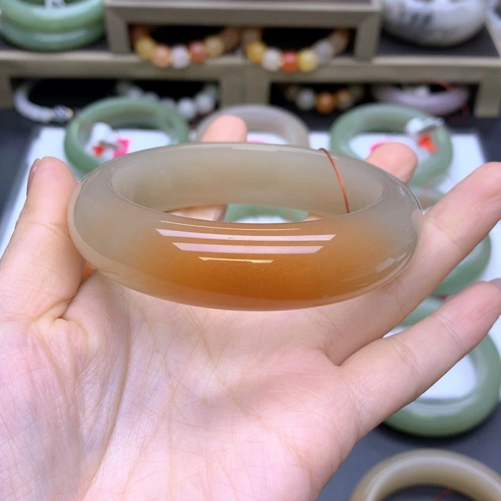 未镶嵌手镯石英质玉