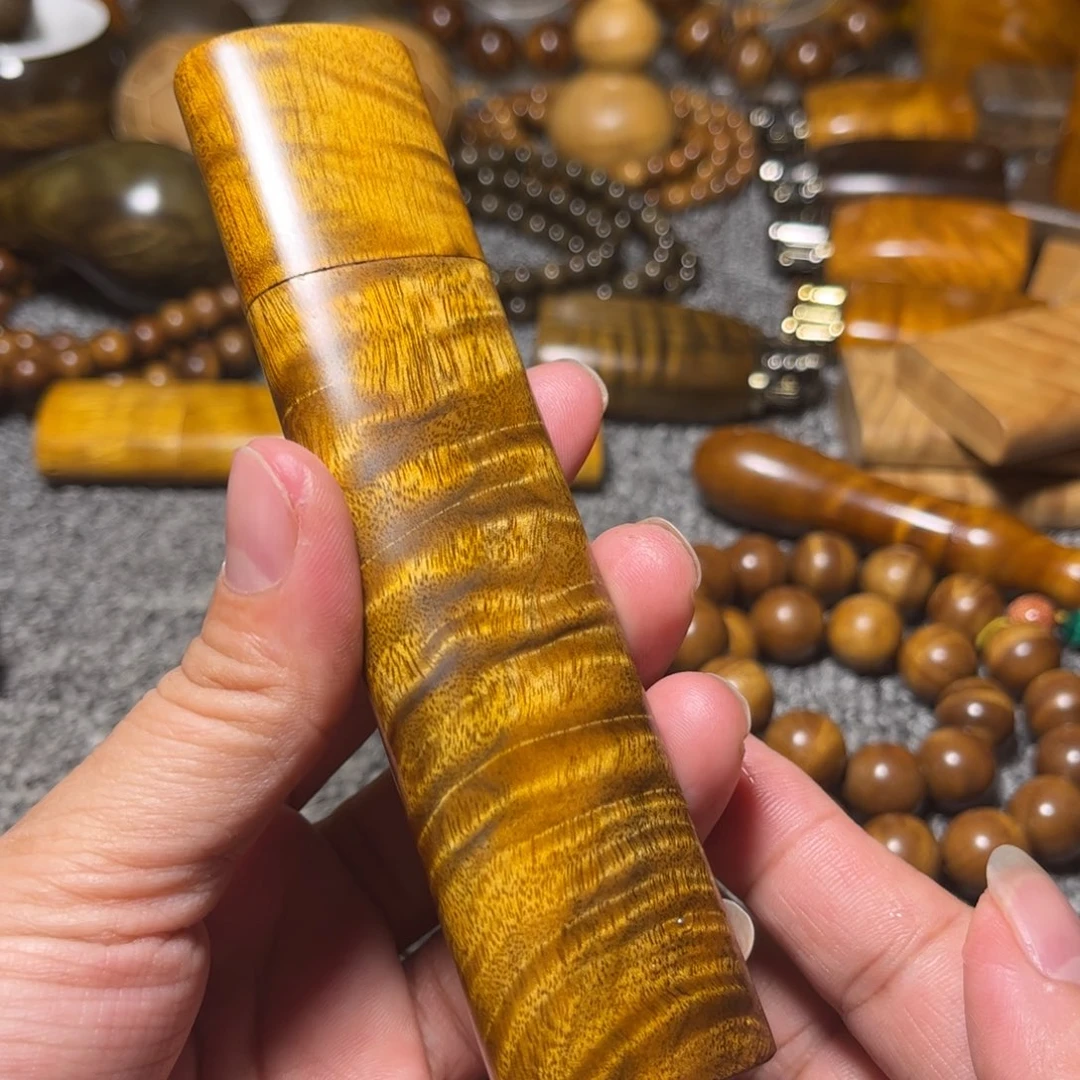 金丝楠香筒小叶满花纹