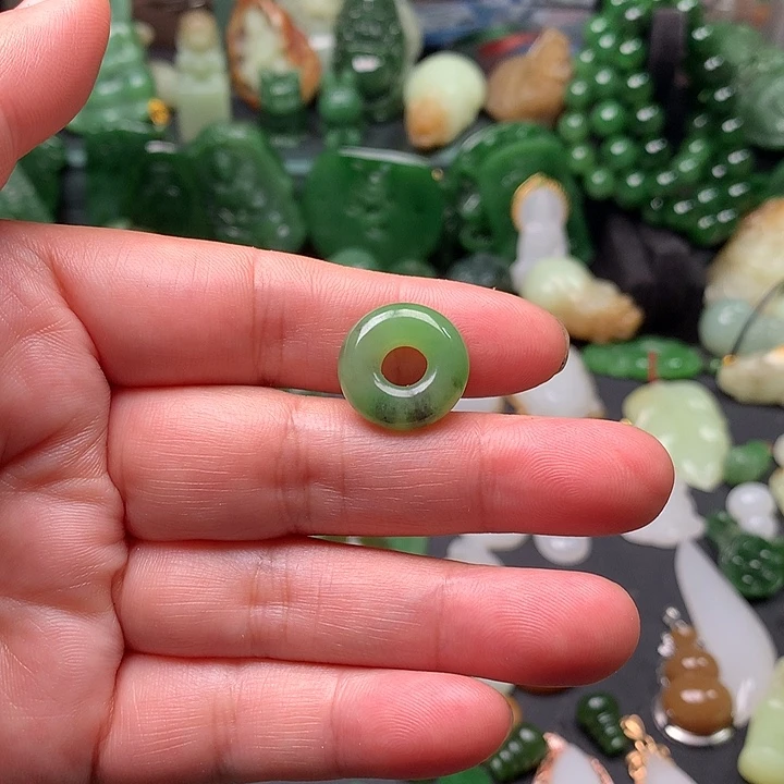 鸿***上和田玉未镶嵌颈饰