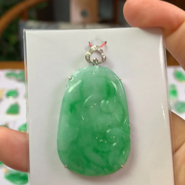 翡翠18K金镶嵌颈饰翡翠吊坠