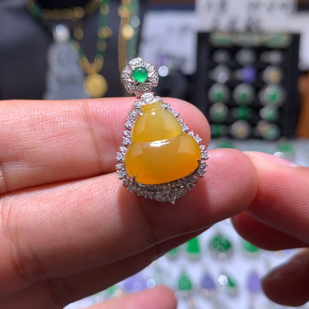 翡翠18K金镶嵌吊坠(赠链)