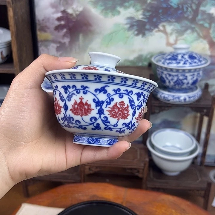 其他瓷缠枝莲釉里红盖碗