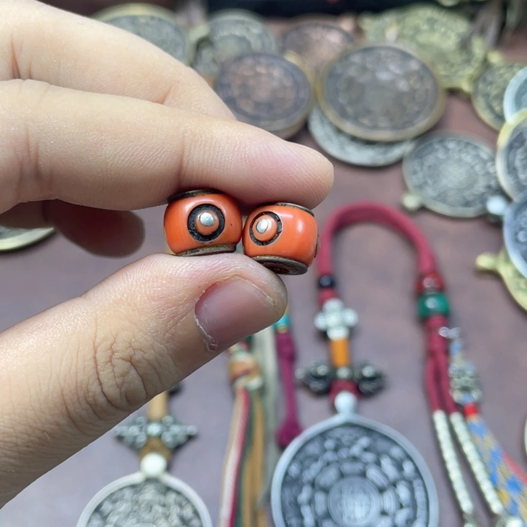 橘色镶嵌咒点珠一对