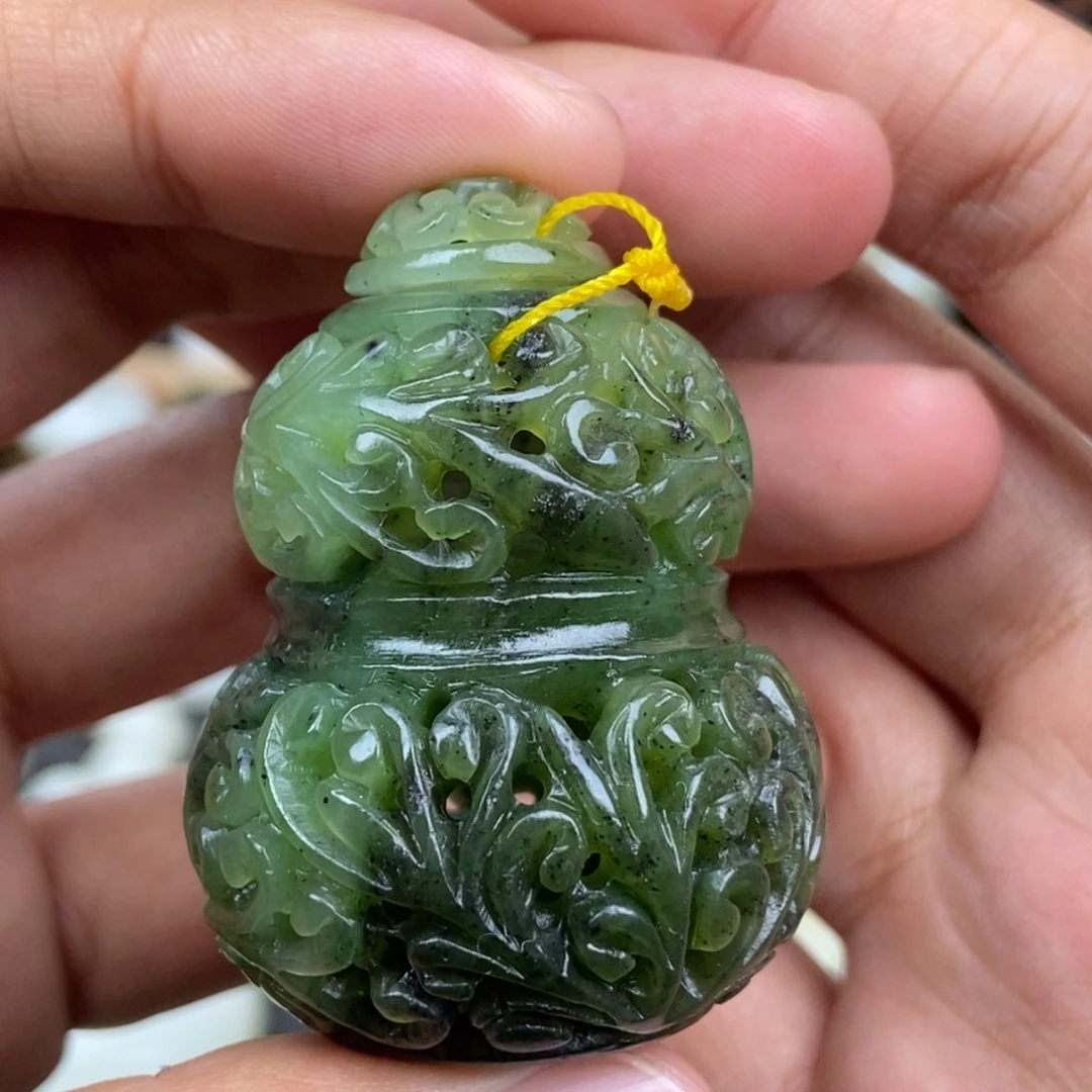 和田玉未镶嵌把件