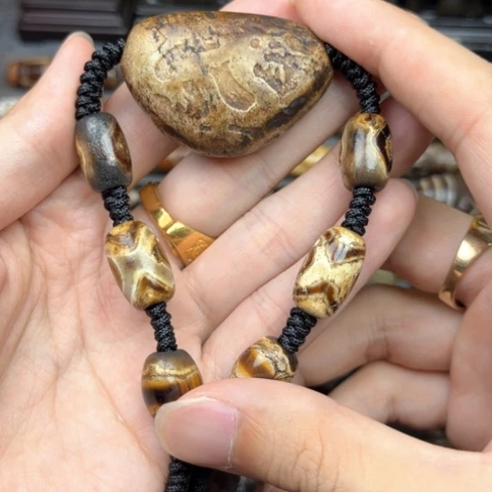 虹***司玛瑙/玉髓颈饰未镶嵌