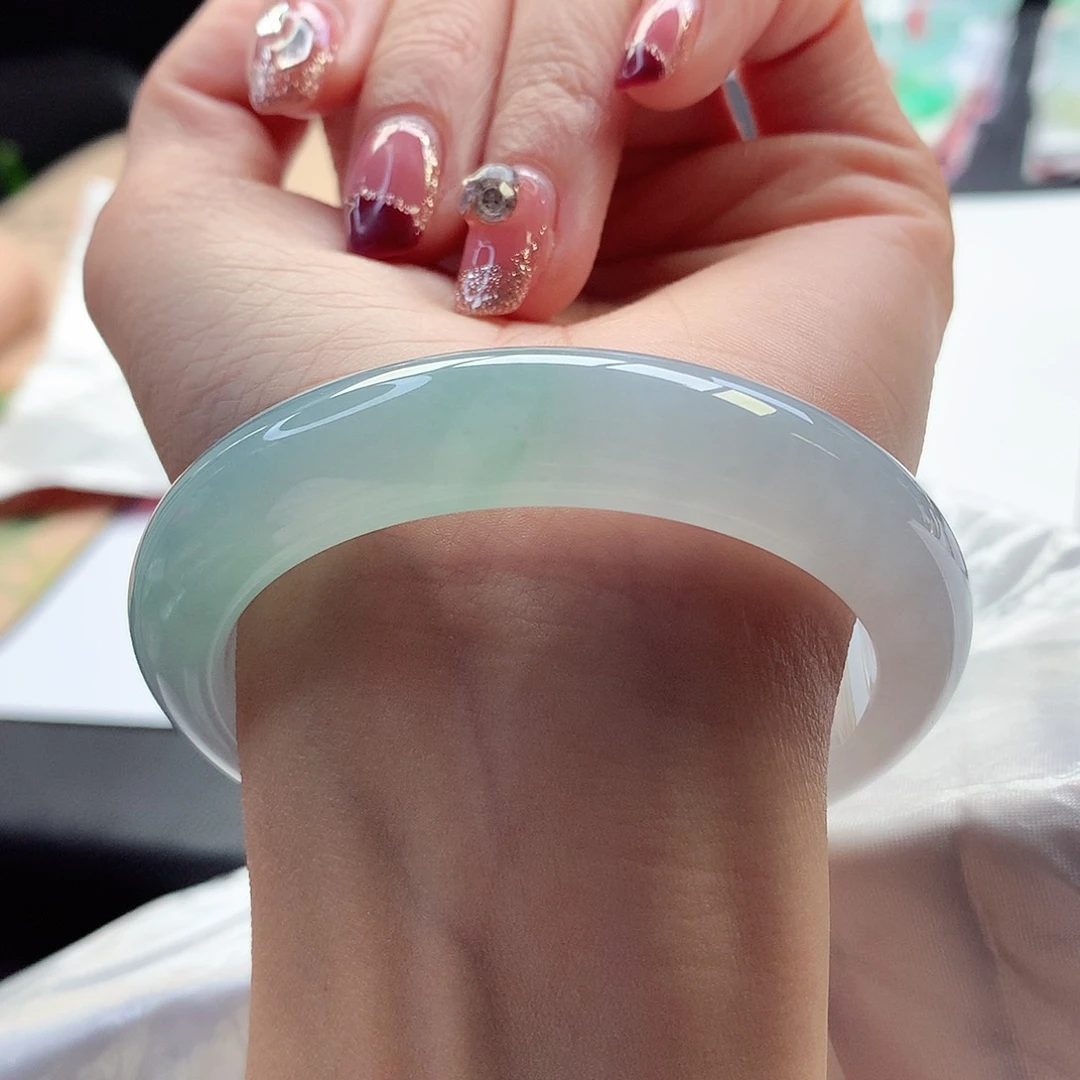 翡翠手镯未镶嵌55-56圈口渐变蓝冰小万战斗机