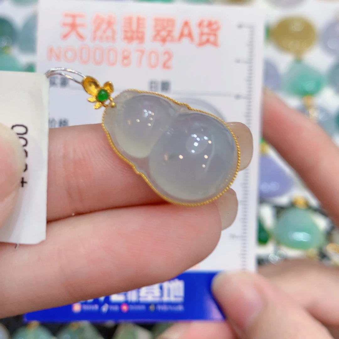 颈饰18K金镶嵌翡翠葫芦