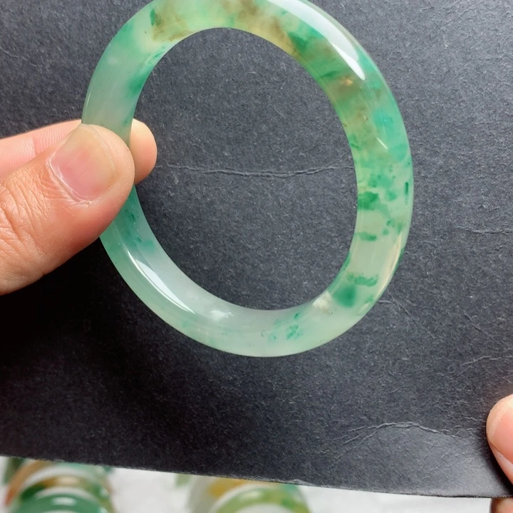 未镶嵌手镯石英质玉