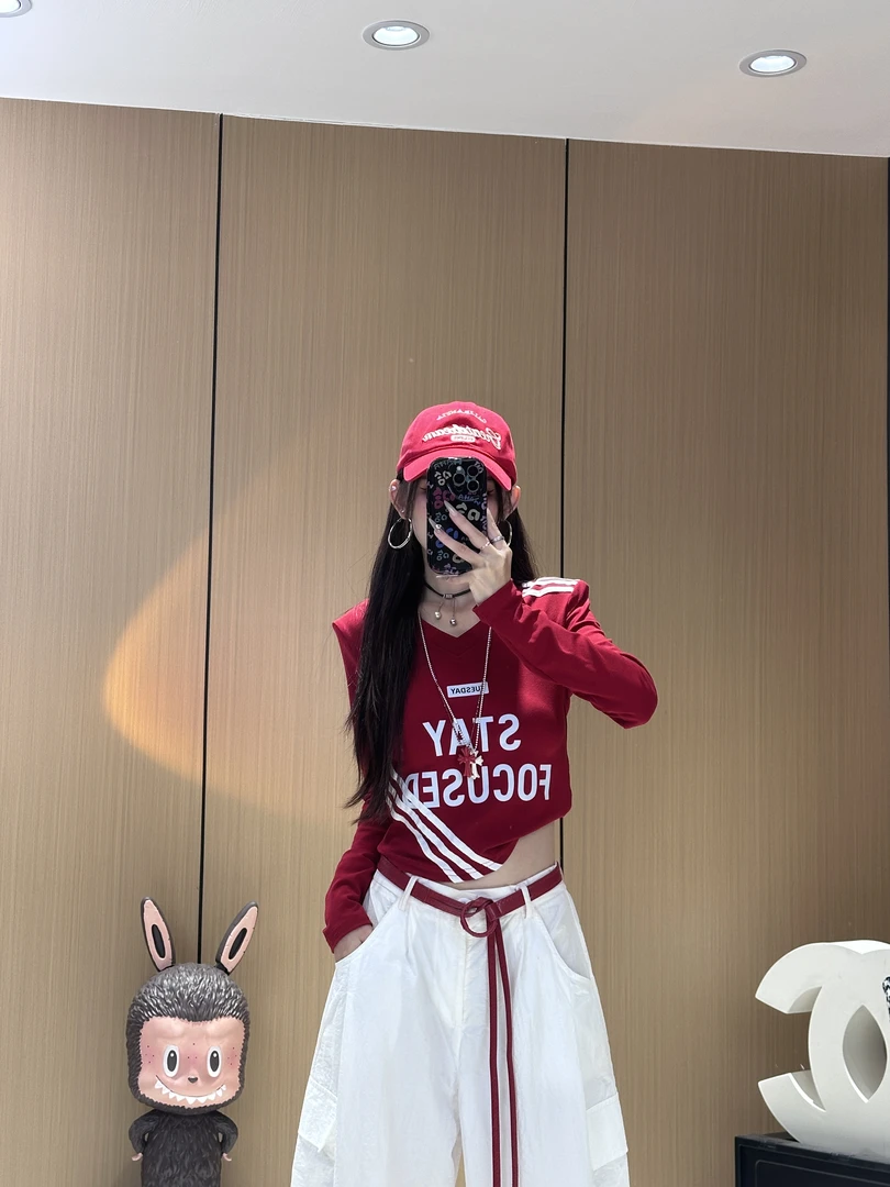 XX8297美式辣妹V领印花长袖T恤女早秋设计感撞色修身短款打底上衣