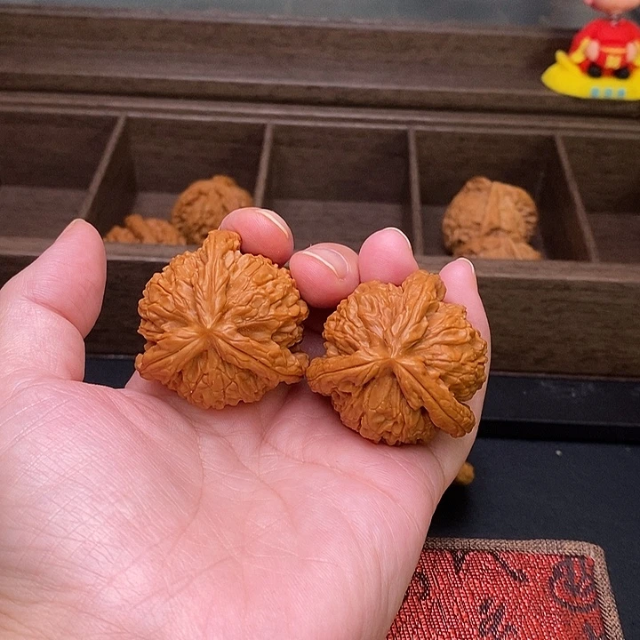 小***～把件文玩核桃白奔