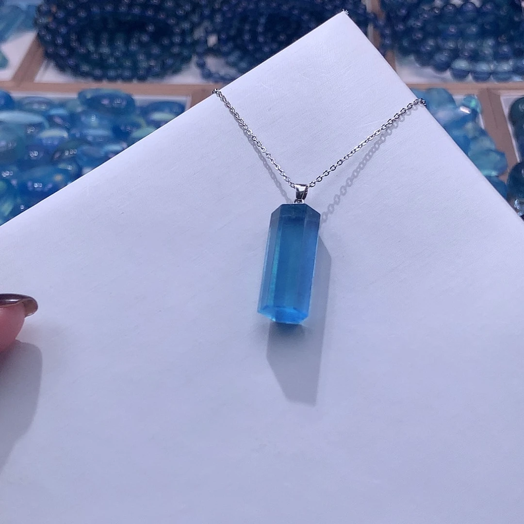 银S925镶嵌颈饰海蓝宝石六边柱吊坠【210元】要拍3件