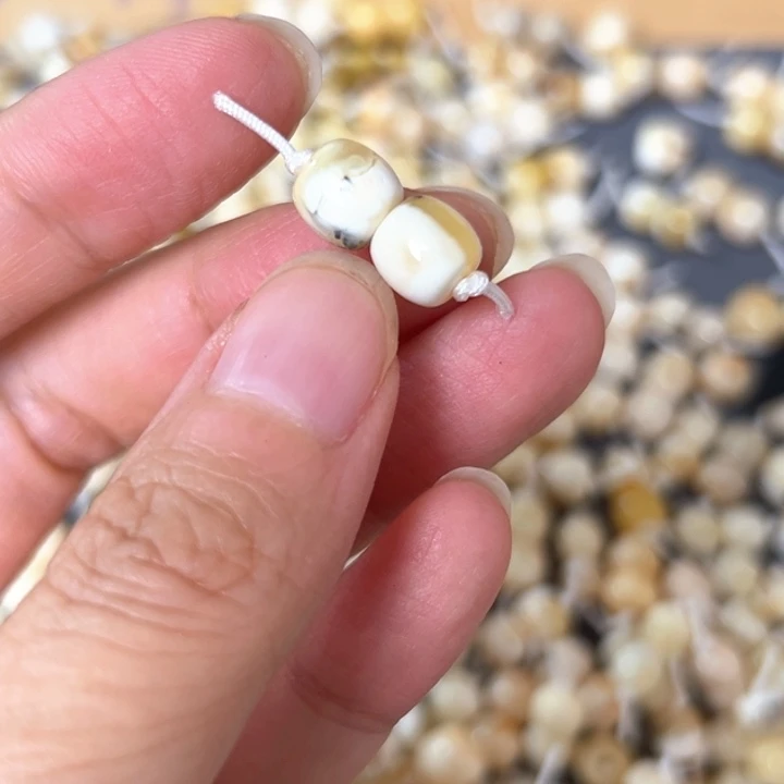 裸石蜜蜡未镶嵌7.6mm一对