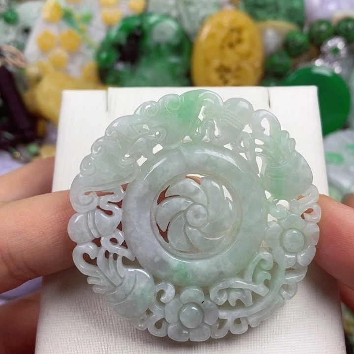 翡翠未镶嵌吊坠(赠链)