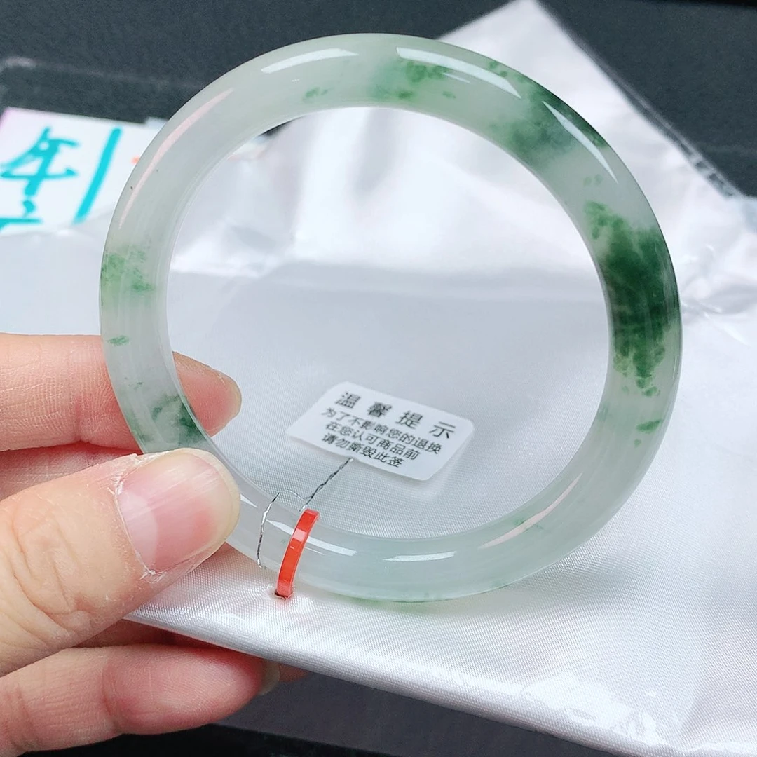 翡翠手镯未镶嵌54圈
