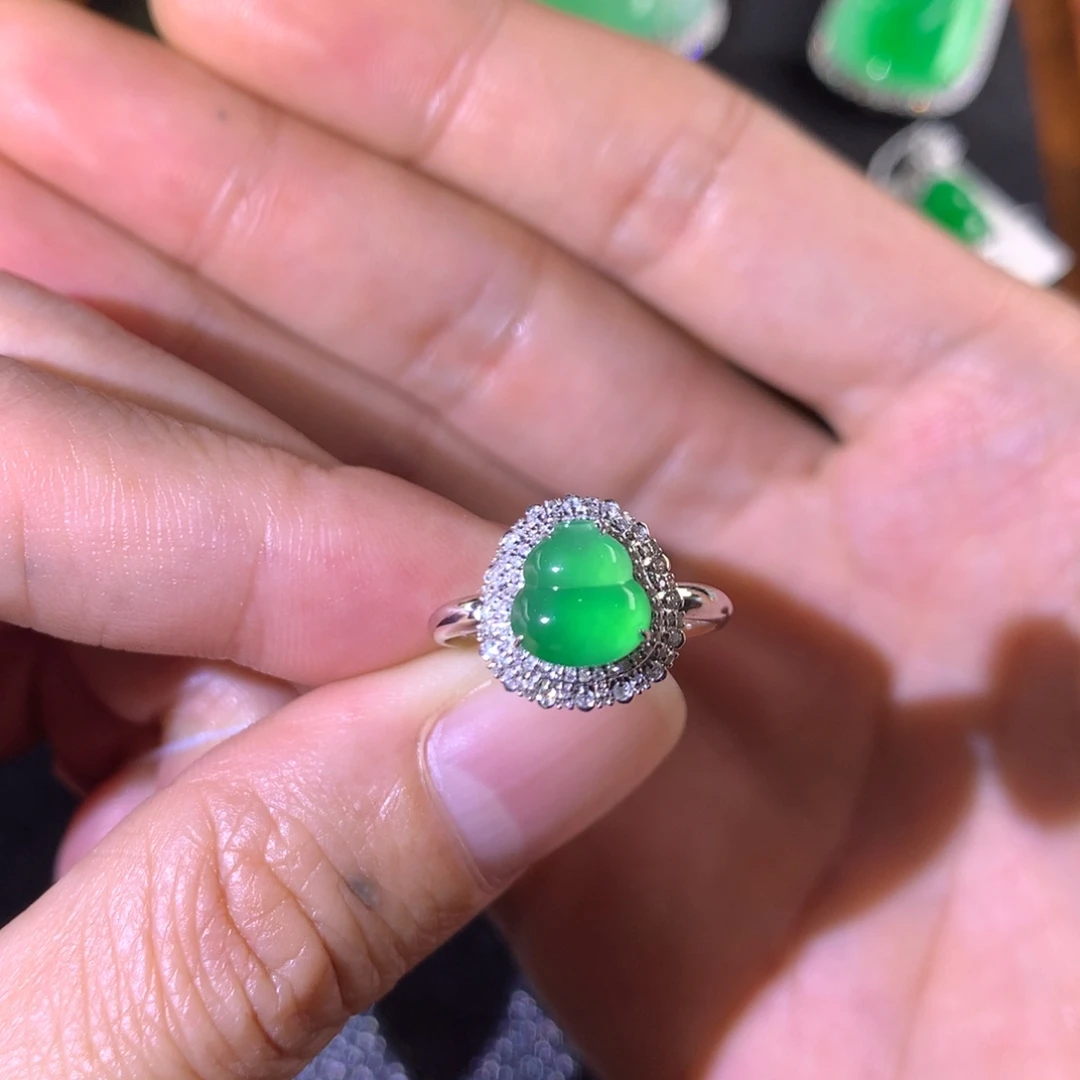 翡翠18K金镶嵌戒指翡翠