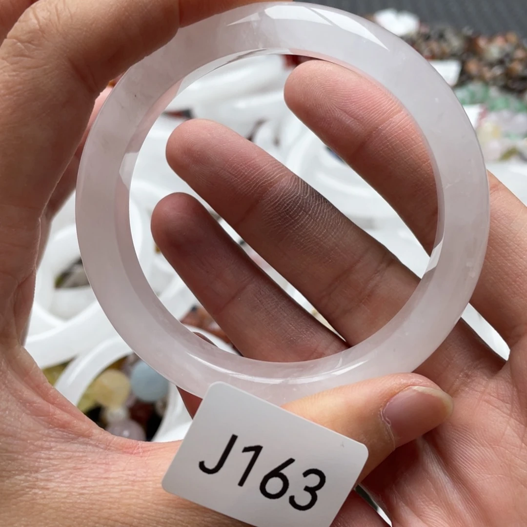 未镶嵌手镯水晶多样性