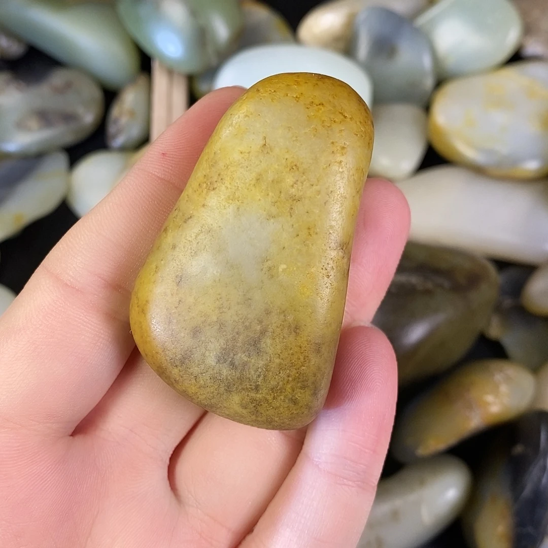 娓***来和田玉未镶嵌珠宝奇石