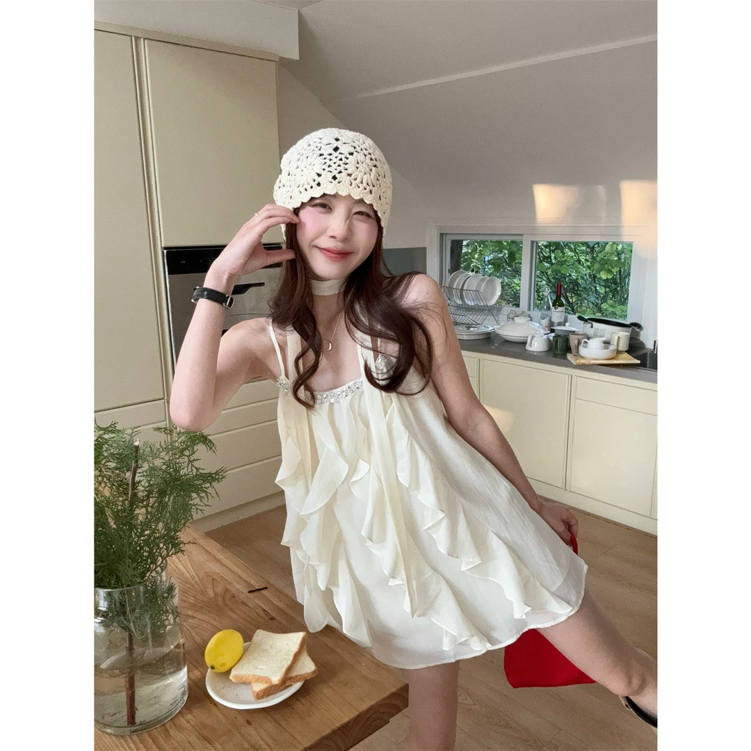 韩系甜辣领口钉珠荷叶边吊带短裙仙女2025年夏季显瘦飘带连衣裙女