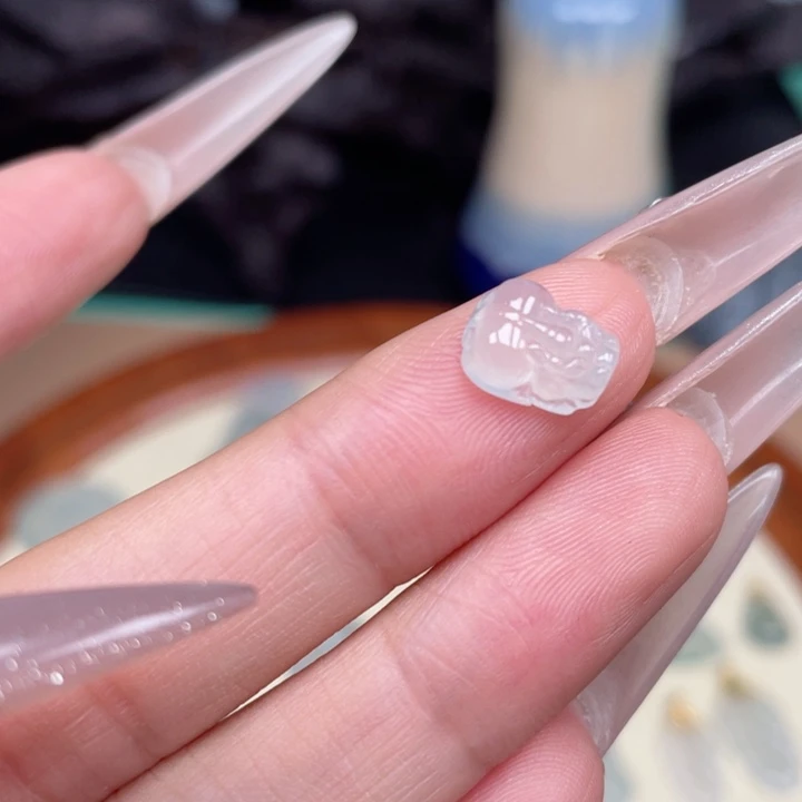 翡翠未镶嵌颈饰貔貅