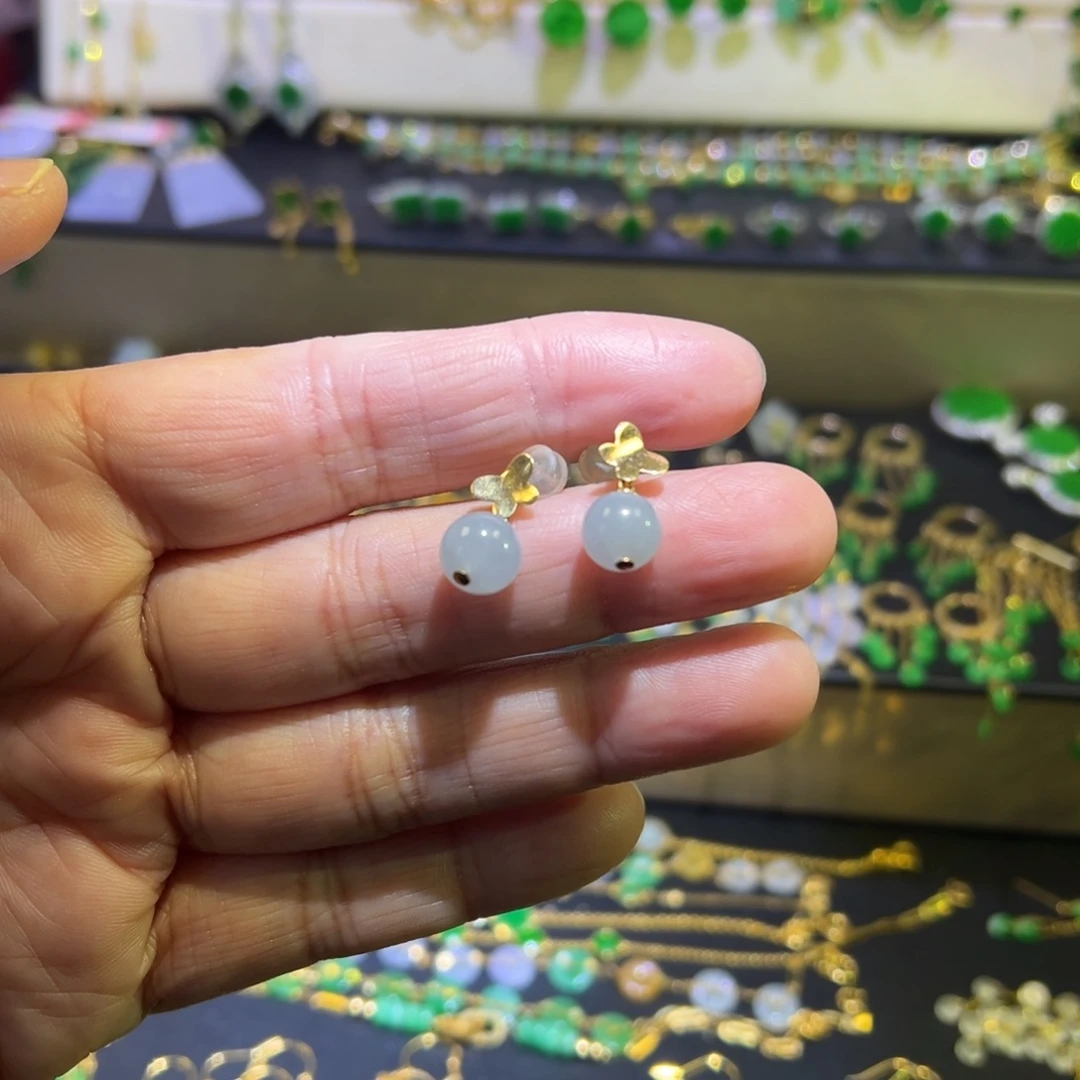 颈饰18K金镶嵌翡翠耳钉