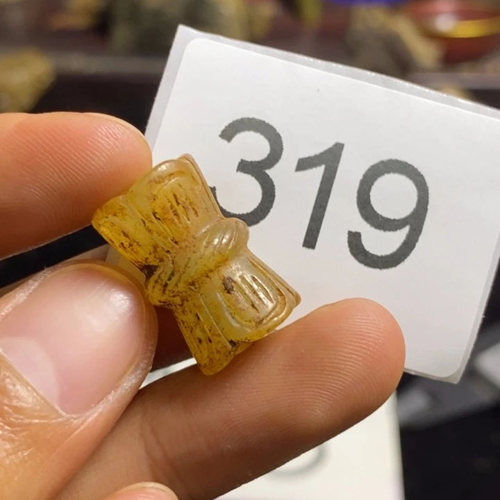 透闪石-蛇纹石玉合金颈饰