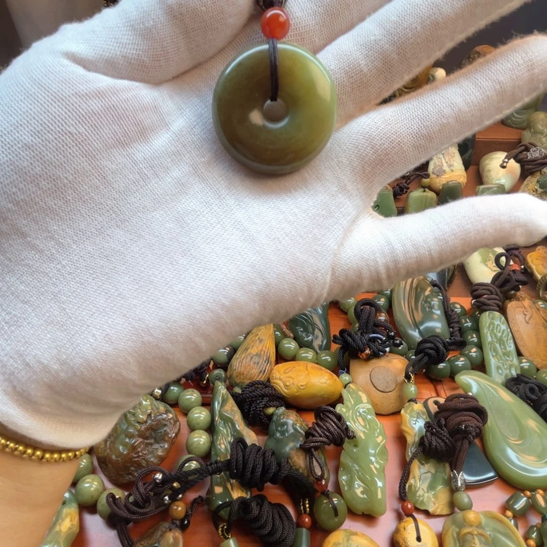 岫岩老玉（透闪石质玉）未镶嵌颈饰