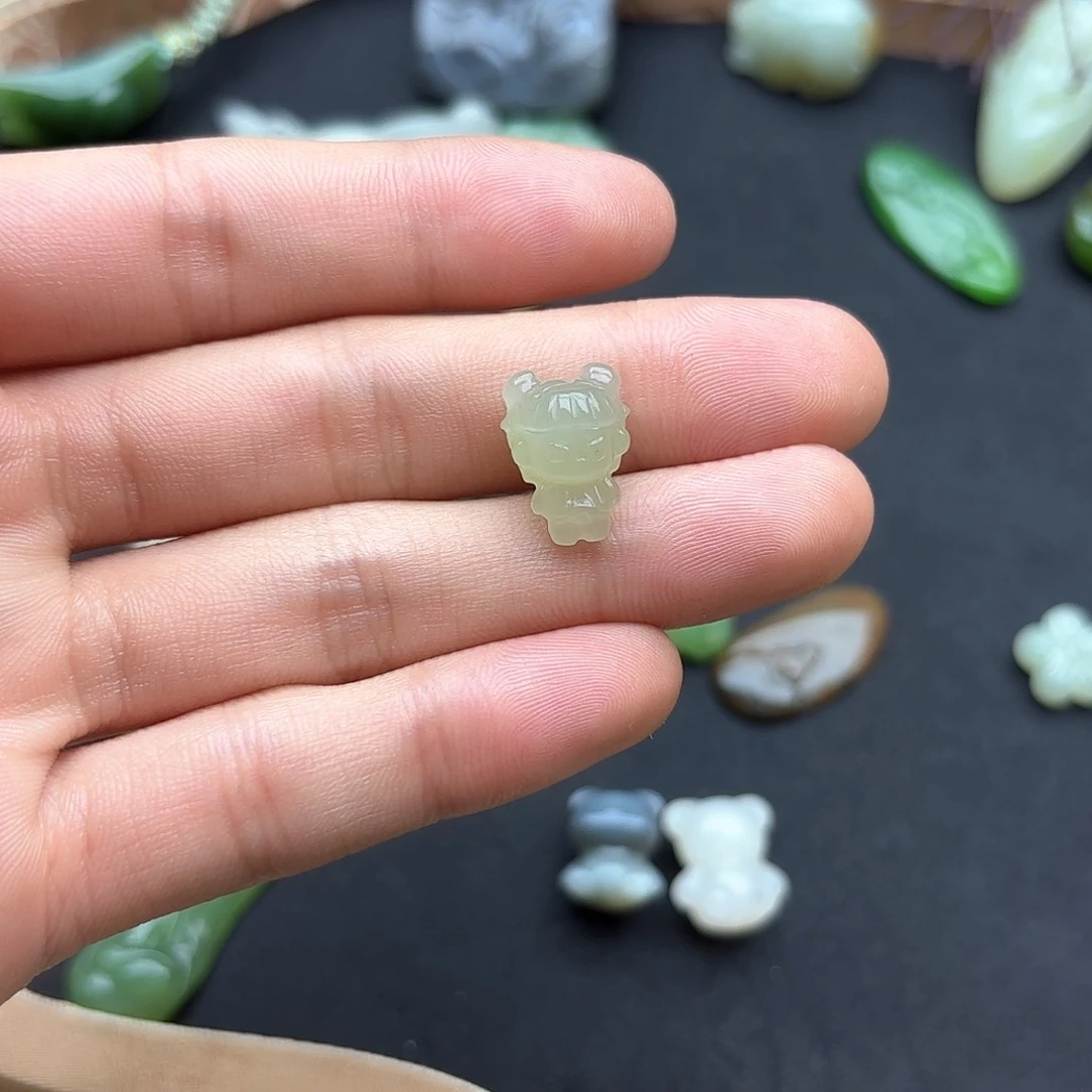 和田玉颈饰未镶嵌微*着