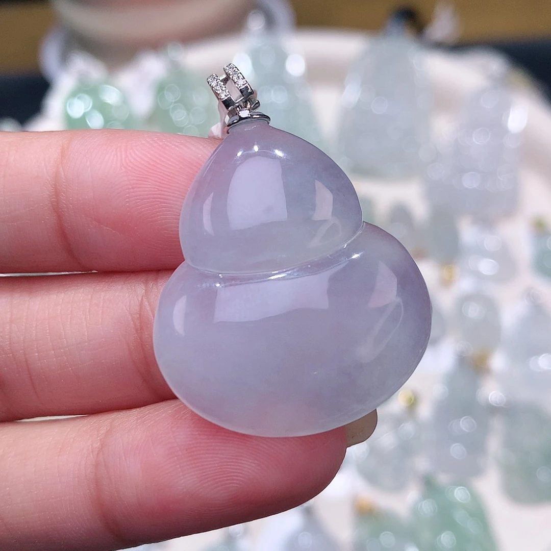 颈饰18K金镶嵌翡翠葫芦