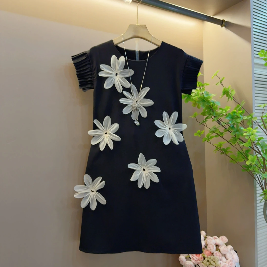 2025年夏季新款时尚气质圆领显瘦百搭花朵简约连衣裙（长85左右）