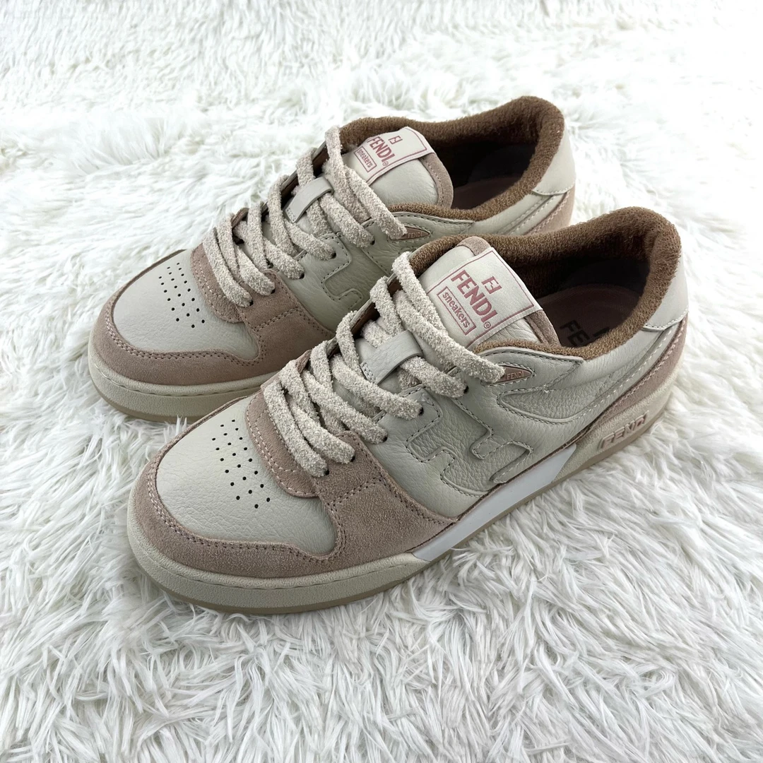 全新未使用 FENDI/芬迪 Match麂皮粉红色板鞋39码13501778