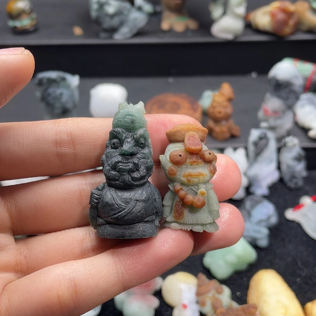 雷***儿颈饰未镶嵌翡翠阿僵