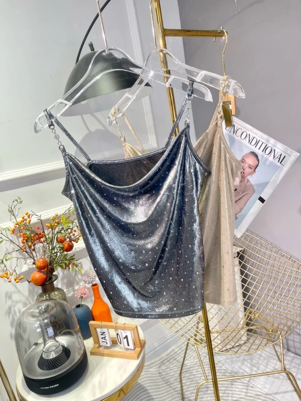 2025夏季新款重工烫钻高级感光泽质感荡领吊带背心时尚舒适上衣女