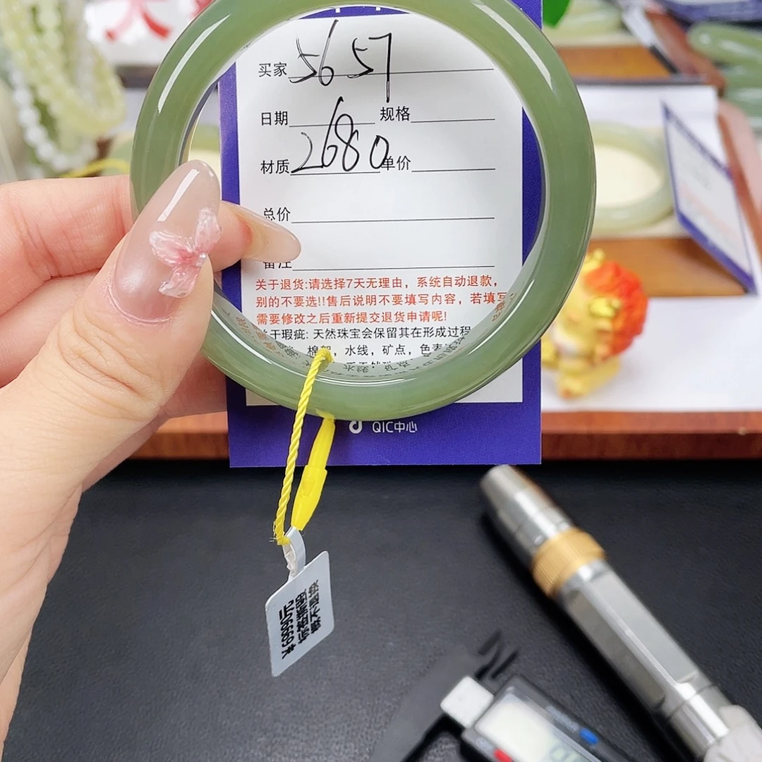 和田玉未镶嵌手镯