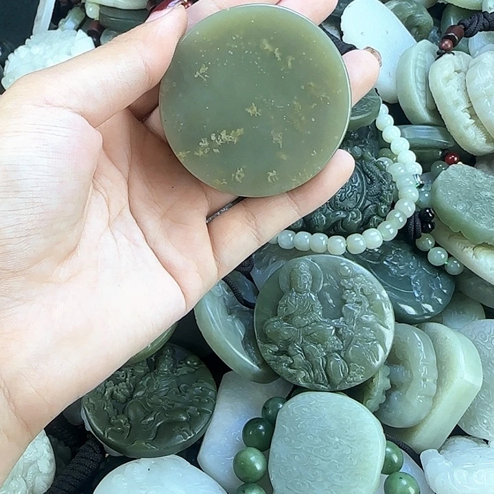 和田玉未镶嵌颈饰