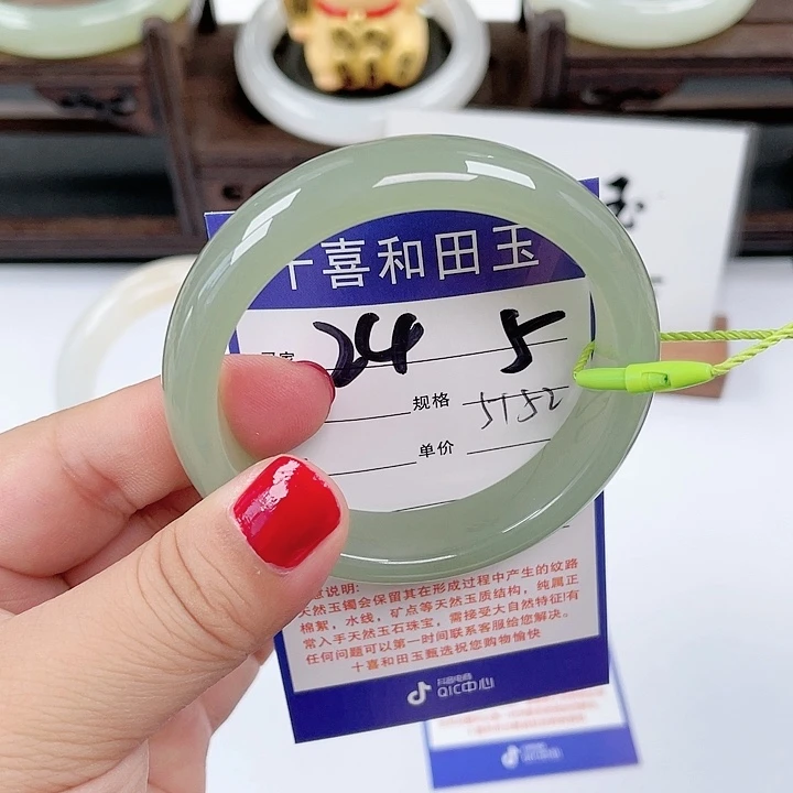 和田玉手镯未镶嵌