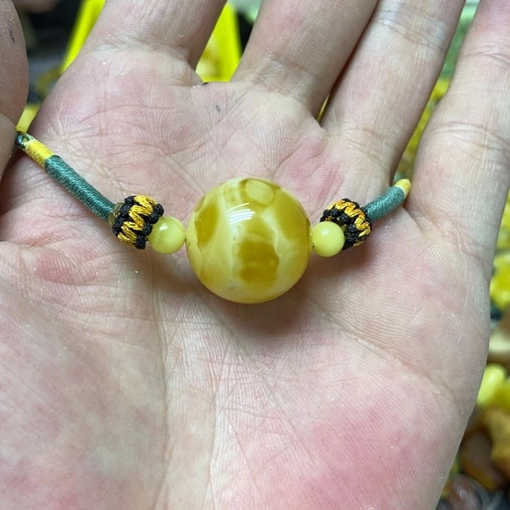 蜜蜡未镶嵌裸石吊坠
