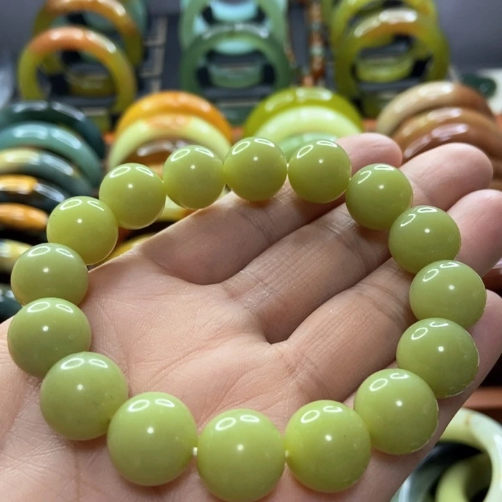 蛇纹石玉手镯未镶嵌