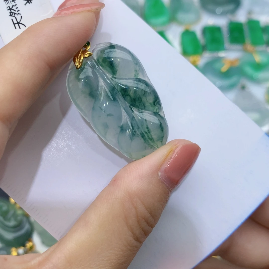翡翠颈饰18K金镶嵌叶子