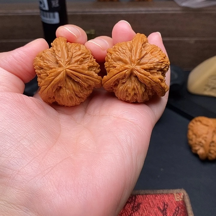 张***生文玩核桃把件白奔