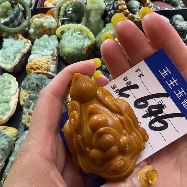 透闪石质玉未镶嵌把件稻*糖