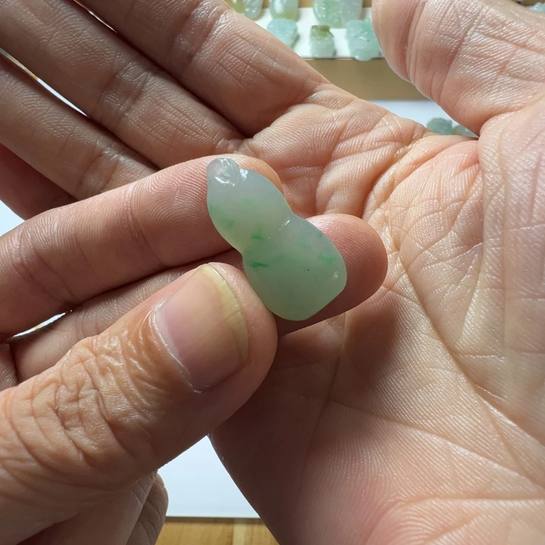 小***椒定制翡翠未镶嵌葫芦