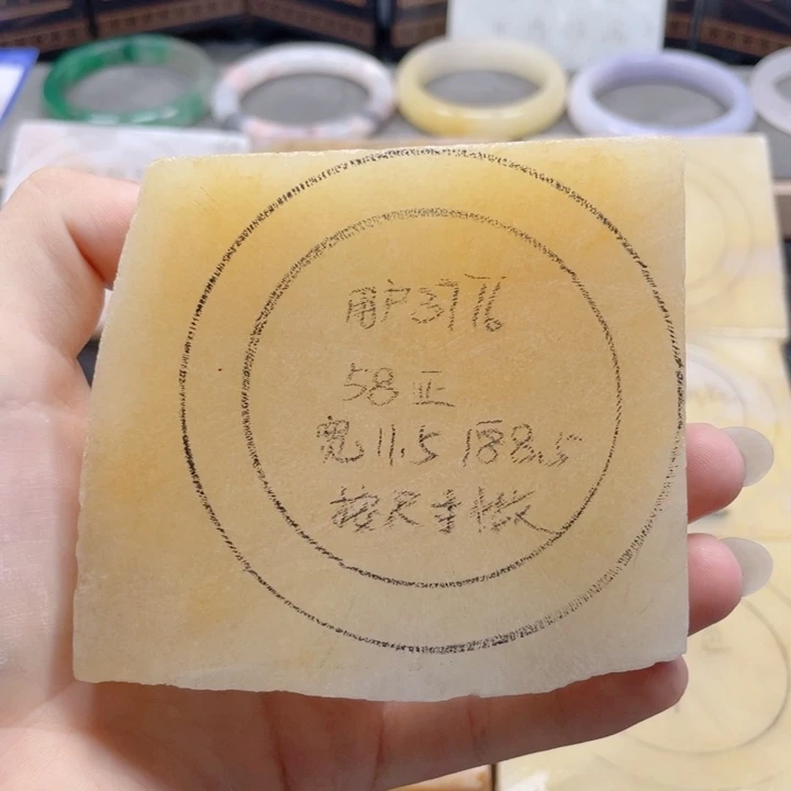 用***8石英质玉手镯未镶嵌定制