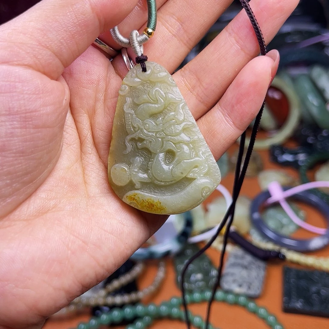未镶嵌蛇纹石玉颈饰