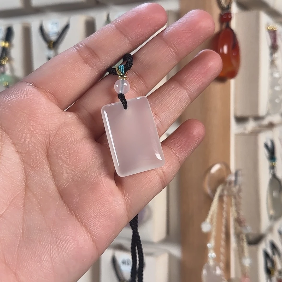 O***.玛瑙/玉髓未镶嵌颈饰