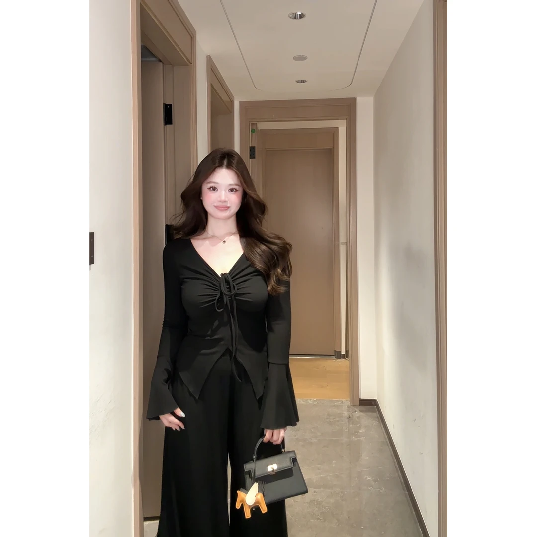 微胖mm初秋独特别致性感v领锁骨挂脖短款上衣+休闲高腰裙裤套装女