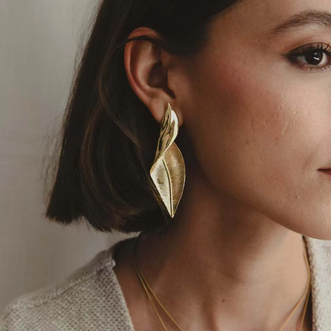 铜合金耳饰 气质长款褶皱金属树叶耳环金色时尚夸张小众N10061