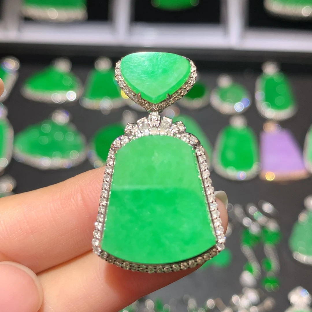 翡翠颈饰18K金镶嵌翡翠