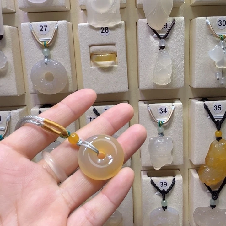 玛瑙/玉髓颈饰未镶嵌不***。